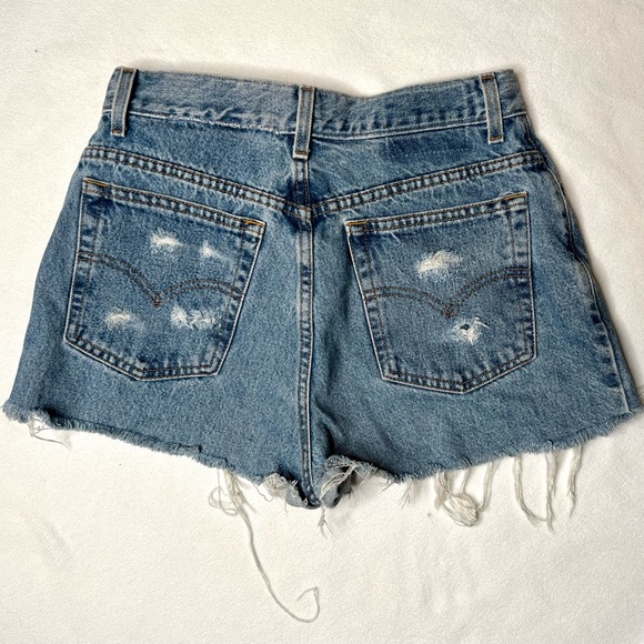Vintage Levi’s 550 Relaxed Fit Denim Jean Shorts - Picture 3 of 3